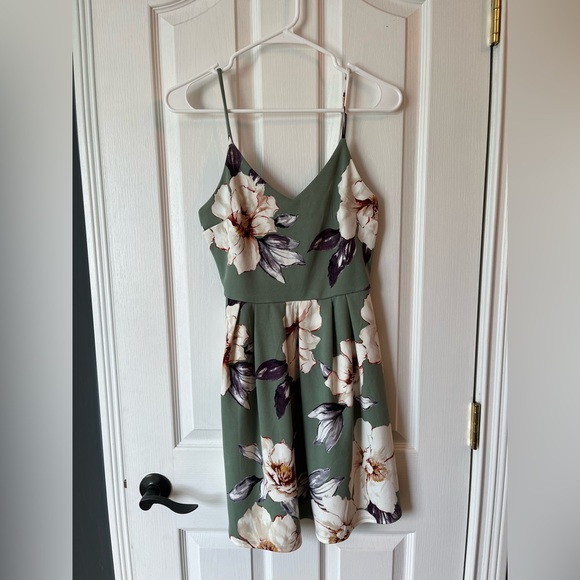 Dresses & Skirts - Women’s Dress